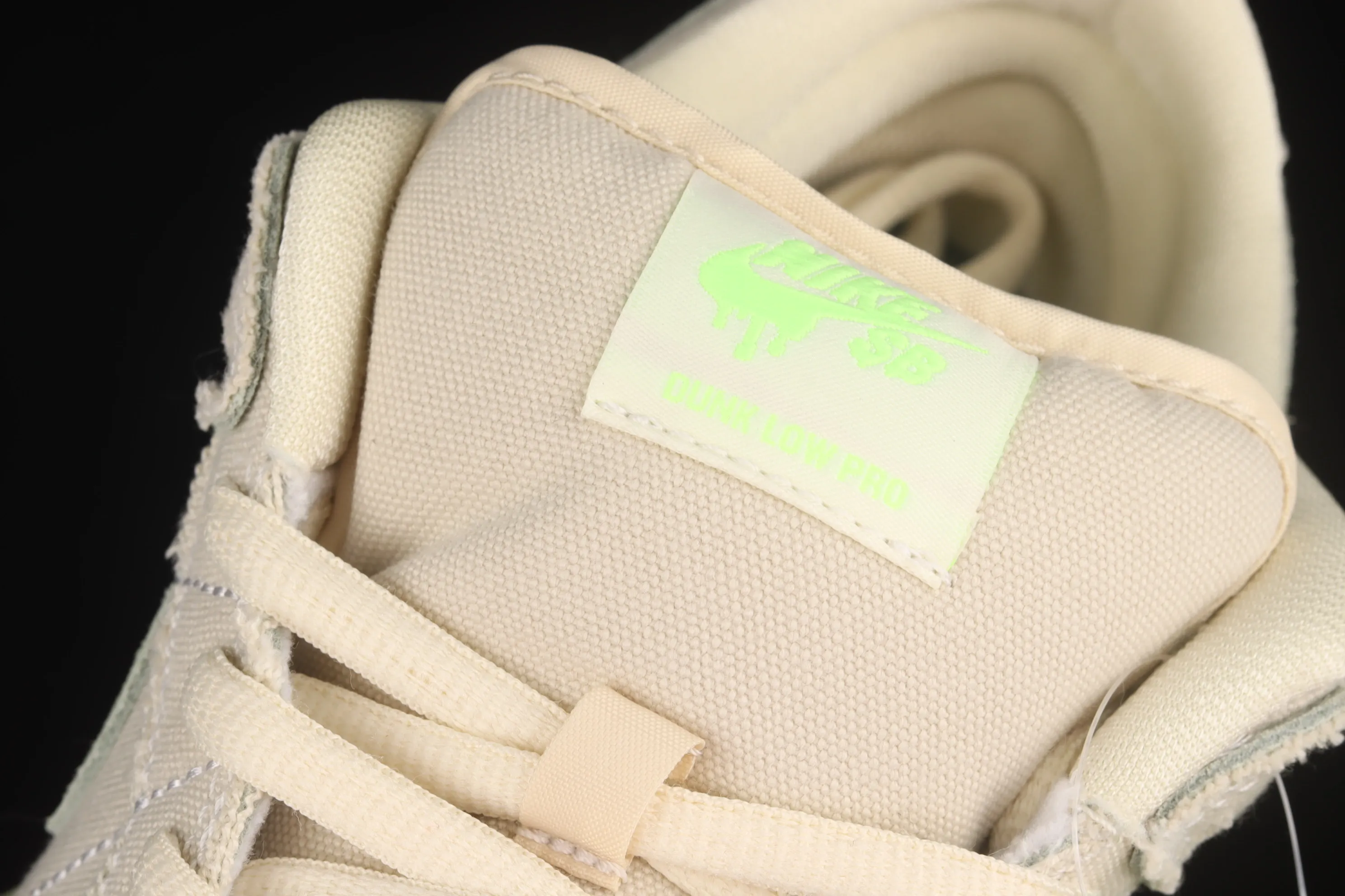 All categories Nk SB Dunk Series Nk SB Dunk Low low-top sneakers F version Nk SB Dunk Low "Mummy" "Mummy" luminous SB smashing backboard fashion casual sneakers DM0774-111